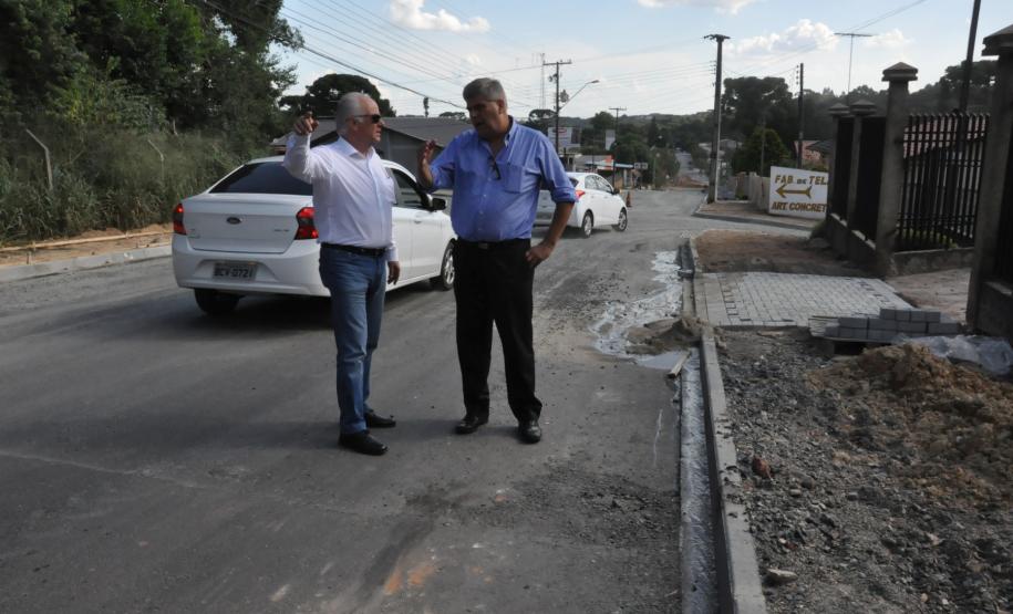 O presidente da Fomento Paraná, Juraci Barbosa, e o diretor de Operações do Setor Público, Omar Sabbag Filho, reuniram-se com o prefeito de Campo Largo, Marcelo Puppi, nesta quinta (17/2), para falar sobre novos financiamentos para apoiar empreendedores privados do município, bem como para obras públicas.