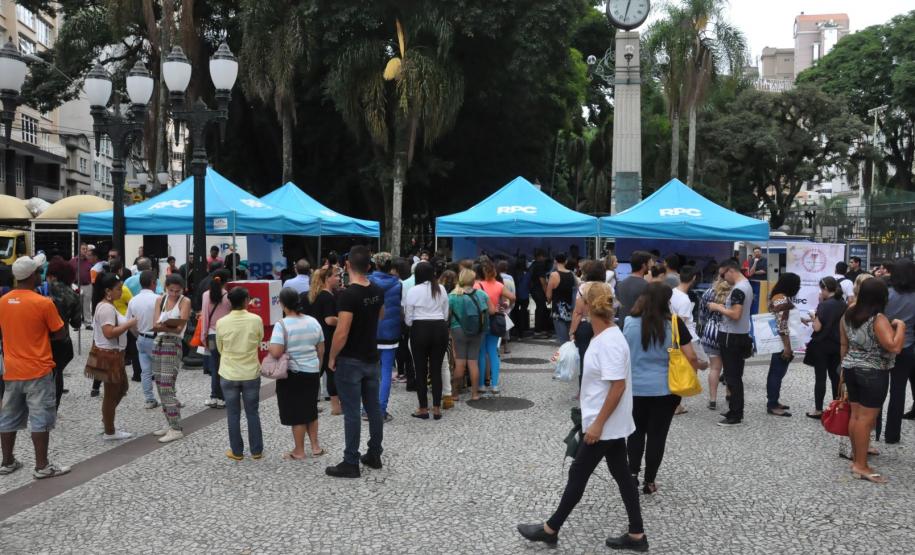 O evento contou também com consultoria do Sebrae/PR para as empreendedoras, show de música, maquiagem gratuita e distribuição de brindes para as mulheres presentes.