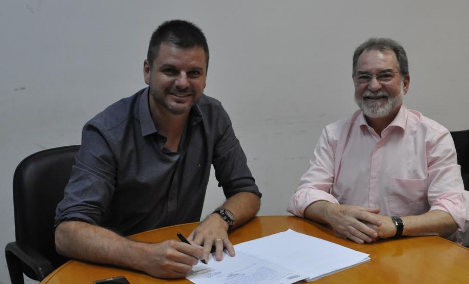 Fazenda Rio Grande retoma convênio com a Fomento Paraná O prefeito de Fazenda Rio Grande, Márcio Wosniak, recebeu o presidente da Fomento Paraná, Juraci Barbosa, que iniciou uma programação de visitas técnicas aos municípios paranaenses.