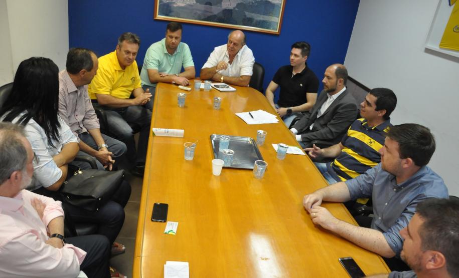 Fazenda Rio Grande retoma convênio com a Fomento Paraná O prefeito de Fazenda Rio Grande, Márcio Wosniak, recebeu o presidente da Fomento Paraná, Juraci Barbosa, que iniciou uma programação de visitas técnicas aos municípios paranaenses.