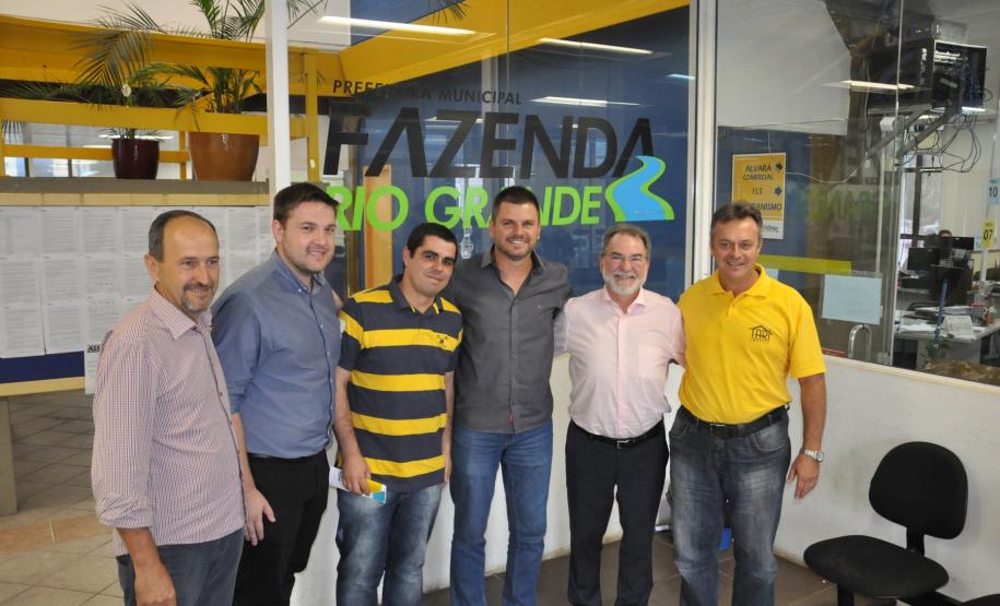 Fazenda Rio Grande retoma convênio com a Fomento Paraná O prefeito de Fazenda Rio Grande, Márcio Wosniak, recebeu o presidente da Fomento Paraná, Juraci Barbosa, que iniciou uma programação de visitas técnicas aos municípios paranaenses.