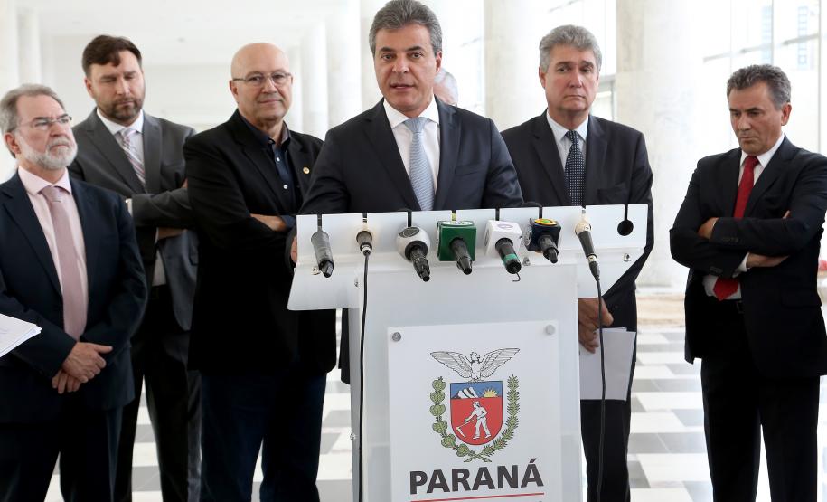 O governador Beto Richa assinou nesta quinta-feira (16) em evento no Palácio Iguaçu o decreto que estabelece as novas regras do programa, que passa a incluir mais segmentos, como e-commerce, comércio atacadista e varejista, e a permitir a utilização de créditos de ICMS para investimentos. Curitiba,16/03/2017 Foto: Jaelson Lucas / ANPr