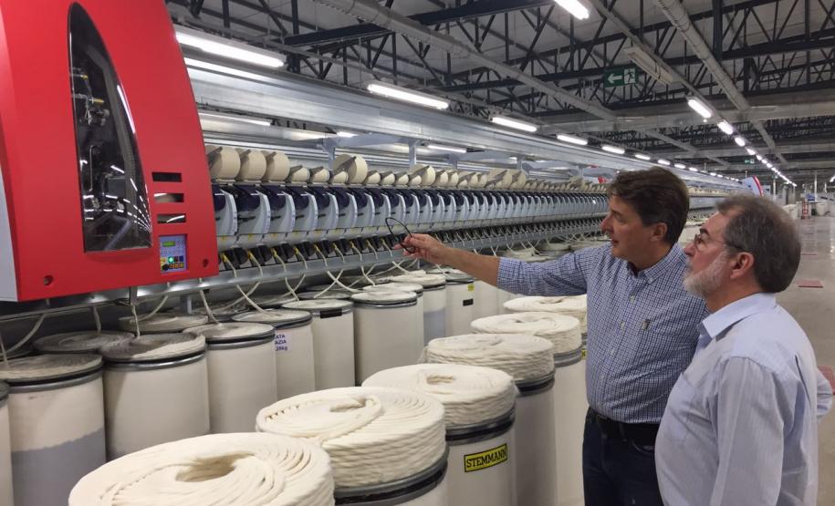 O presidente da Fomento Paraná Juraci Barbosa Sobrinho realizou na sexta-feira (24) uma visita técnica a Toledo. Pela manhã esteve reunido com a administração municipal, depois vistoriou os investimentos no município e também no setor privado. Também se reuniu com a Associação Comercial e Empresarial (Acit) para divulgar algumas linhas de créditos. Durante sua passagem, o representante enalteceu o crescimento e fortalecimento da instituição.