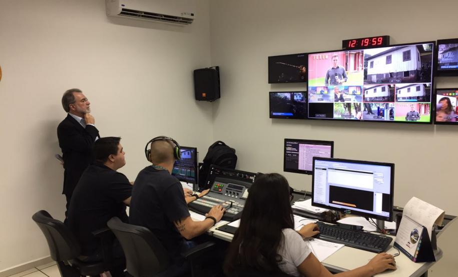 O presidente da Fomento Paraná Juraci Barbosa Sobrinho realizou na sexta-feira (24) uma visita técnica a Toledo. Pela manhã esteve reunido com a administração municipal, depois vistoriou os investimentos no município e também no setor privado. Também se reuniu com a Associação Comercial e Empresarial (Acit) para divulgar algumas linhas de créditos. Durante sua passagem, o representante enalteceu o crescimento e fortalecimento da instituição.