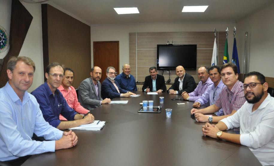 São José dos Pinhais renova parceria com a Fomento Paraná Acordo mantém o programa que oferece crédito a empreendedores locais e já liberou, desde 2011, mais de R$ 24,6 milhões em crédito