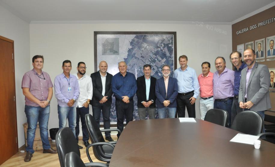 São José dos Pinhais renova parceria com a Fomento Paraná Acordo mantém o programa que oferece crédito a empreendedores locais e já liberou, desde 2011, mais de R$ 24,6 milhões em crédito