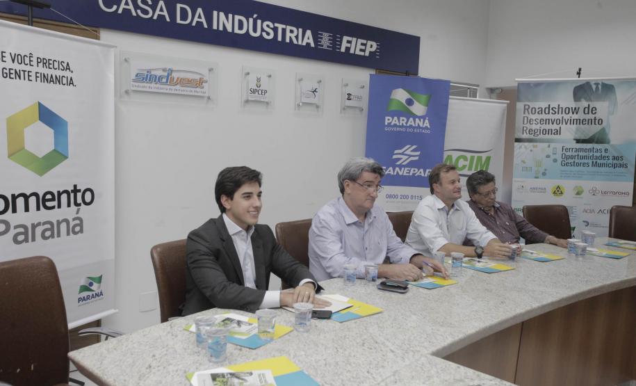 A Fomento Paraná está participando do projeto Roadshow de Desenvolvimento Regional promovido pela Agência Terra Roxa de Desenvolvimento do Norte do Paraná, uma entidade criada para atuar na atração de investimentos e fomento de negócios.
