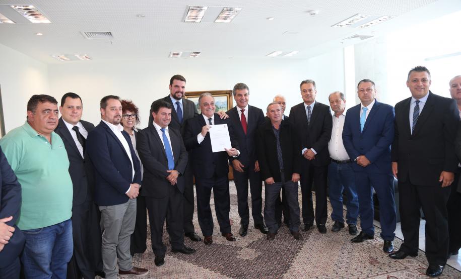 Obras para interligação de bairros afastados com o centro da cidade e ampliação do corredor de ônibus são os projetos que a prefeitura de Campo Largo, na Região Metropolitana de Curitiba, quer executar com recursos financiados pelo Estado