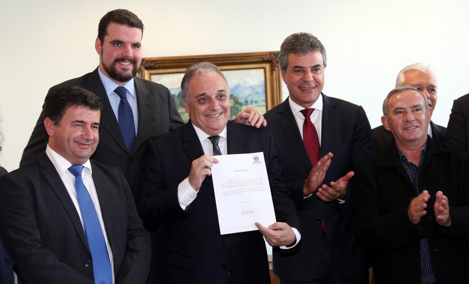 Obras para interligação de bairros afastados com o centro da cidade e ampliação do corredor de ônibus são os projetos que a prefeitura de Campo Largo, na Região Metropolitana de Curitiba, quer executar com recursos financiados pelo Estado