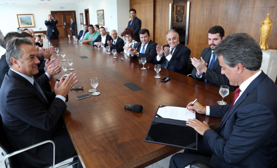 Obras para interligação de bairros afastados com o centro da cidade e ampliação do corredor de ônibus são os projetos que a prefeitura de Campo Largo, na Região Metropolitana de Curitiba, quer executar com recursos financiados pelo Estado