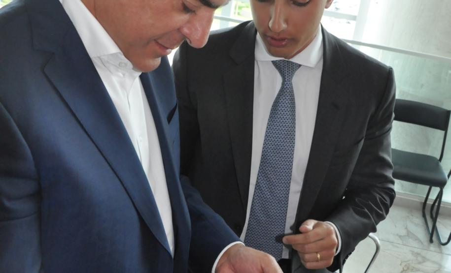 A Fomento Paraná também apresentou ao governador o novo aplicativo para dispositivos móveis desenvolvido pela instituição - é primeira instituição financeira do gênero a criar um aplicativo mobile.