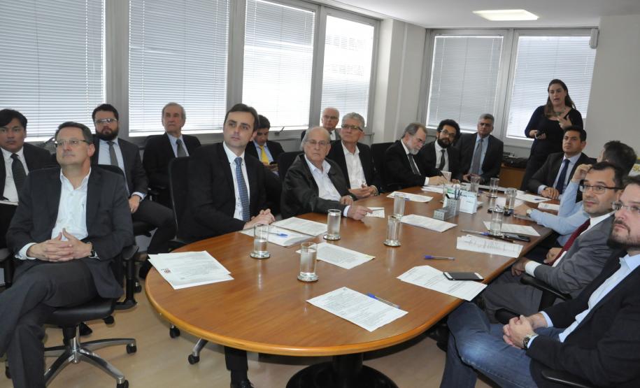 Fomento Paraná aprova novo estatuto O Conselho de Administração (CAD) da Fomento Paraná e a Assembleia Geral Ordinária da instituição financeira de desenvolvimento do Governo do Estado aprovaram o novo estatuto da empresa.