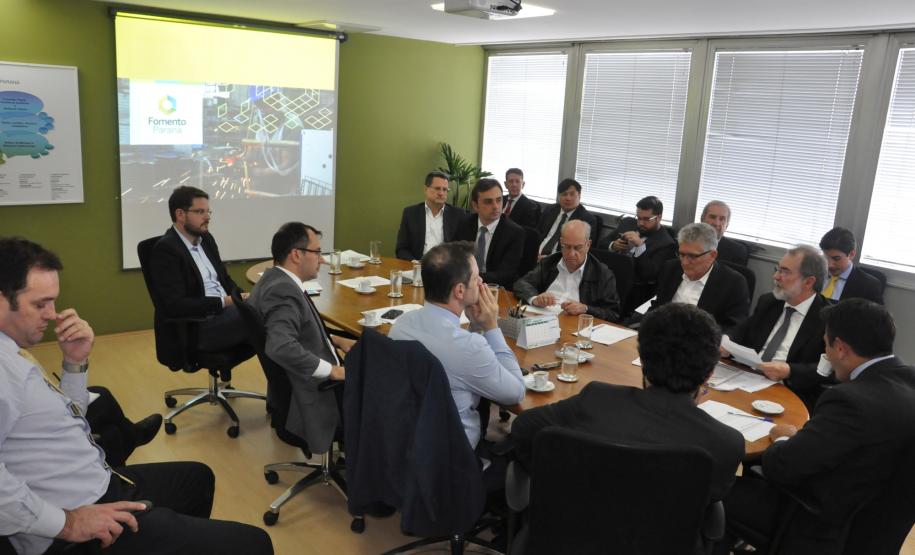 Fomento Paraná aprova novo estatuto O Conselho de Administração (CAD) da Fomento Paraná e a Assembleia Geral Ordinária da instituição financeira de desenvolvimento do Governo do Estado aprovaram o novo estatuto da empresa.