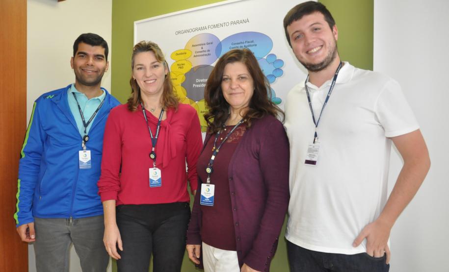 Fomento Paraná empossa integrantes da CIPA Foram empossados nesta terça-feira (2/5) os integrantes da nova gestão da Comissão Interna de Prevenção de Acidentes – CIPA da Fomento Paraná para o período entre 2 de maio de 2017 e 2 de maio de 2018. Na imagem: Italo, Beatris, Ivana e Hugo.
