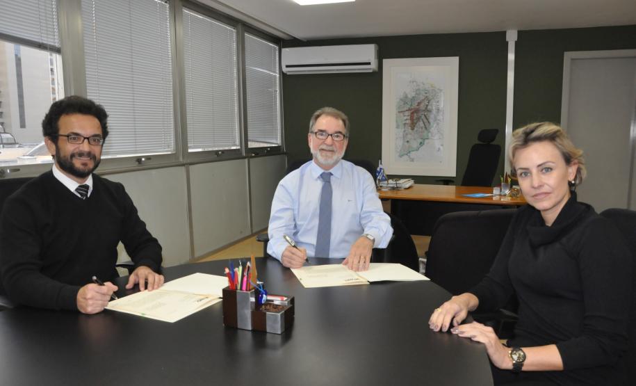 Pelos termos do convênio, que terá duração de 48 meses, o BID repassará à Fomento Paraná US$ 200 mil, em recursos não reembolsáveis, para o desenvolvimento do mercado de energias renováveis no Estado.