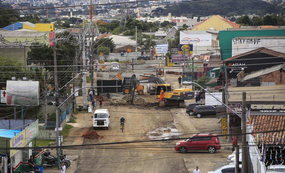 Obra de pavimentação na rua Pompéia, no CIC, Curitiba.
Foto:Luiz Costa/SMCS