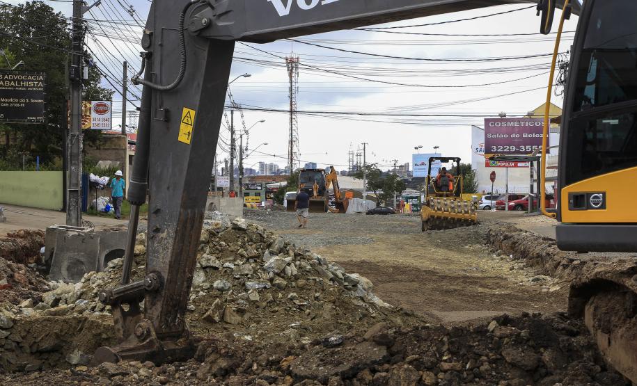 Obra de pavimentação na rua Pompéia, no CIC, Curitiba.
Foto:Luiz Costa/SMCS
