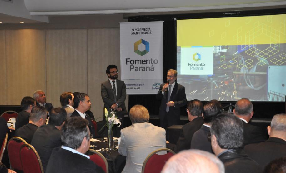 O presidente da Fomento Paraná, Juraci Barbosa, o diretor Administrativo e Financeiro, Heraldo Neves, com diretores e parte do corpo técnico da instituição, reuniram líderes empresariais e gestores de entidades do terceiro setor, nesta terça (6/6), para apresentar o Relatório de Gestão e Histórias de Transformação 2011-2016.