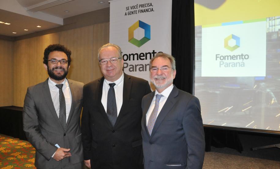 O presidente da Fomento Paraná, Juraci Barbosa, o diretor Administrativo e Financeiro, Heraldo Neves, com diretores e parte do corpo técnico da instituição, reuniram líderes empresariais e gestores de entidades do terceiro setor, nesta terça (6/6), para apresentar o Relatório de Gestão e Histórias de Transformação 2011-2016.
