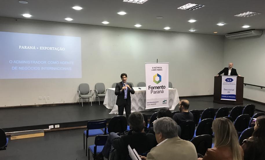 O diretor da Fomento Paraná também participou em Cornélio Procópio de rodada do Seminário de Crédito: Mercado Internacional e Oportunidades de Investimentos em uma parceria com o Conselho Regional de Administração – CRA, realizado no auditório da Universidade Estadual do Norte do Paraná – UENP.