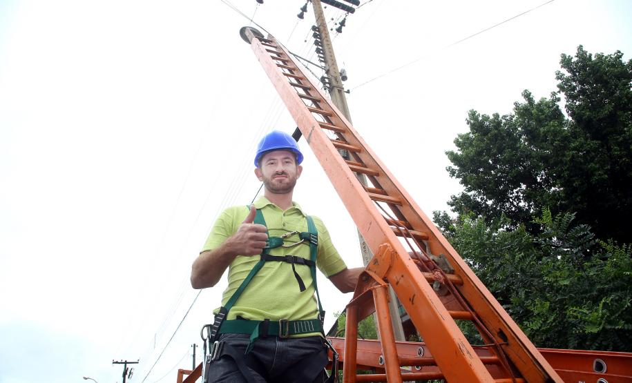 Com o crédito da Fomento Paraná, Agnaldo Rosa, adquiriu escadas e camionete para a empresa.