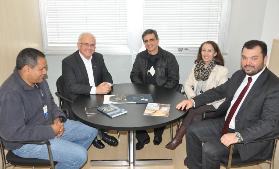 A equipe de operações do Setor Público da Fomento Paraná recebeu nesta semana treinamento do Ministério da Fazenda sobre análise de Pedidos de Verificação de Limites e Condições (PVLs), obrigatórios nos projetos de concessão de financiamentos aos municípios.