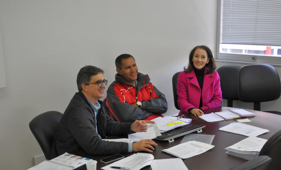 A equipe de operações do Setor Público da Fomento Paraná recebeu nesta semana treinamento do Ministério da Fazenda sobre análise de Pedidos de Verificação de Limites e Condições (PVLs), obrigatórios nos projetos de concessão de financiamentos aos municípios.