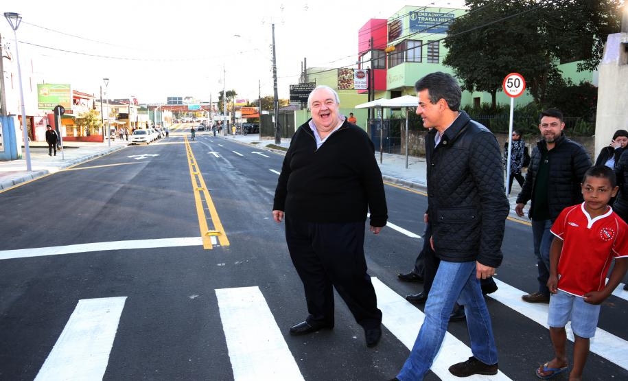 A rua Raul Pompéia, importante ligação entre a Cidade Industrial de Curitiba e a Fazendinha. O projeto, de R$ 8,1 milhões, foi financiado pelo Governo do Estado. A via recebeu pavimentação, revitalização de calçadas, sinalização, alargamento.