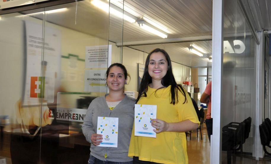 Em Toledo, no oeste do estado, as agentes de crédito Karoline e Thais entraram em contato com todos os clientes, esclarecendo sobre a mudança.