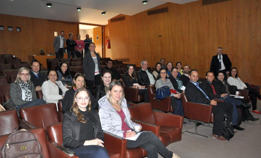 Fomento Paraná conclui capacitação de correspondentes Grupo que participou do treinamento representa 16 associações comerciais, industriais e empresariais que atuam em todas as regiões do estado.