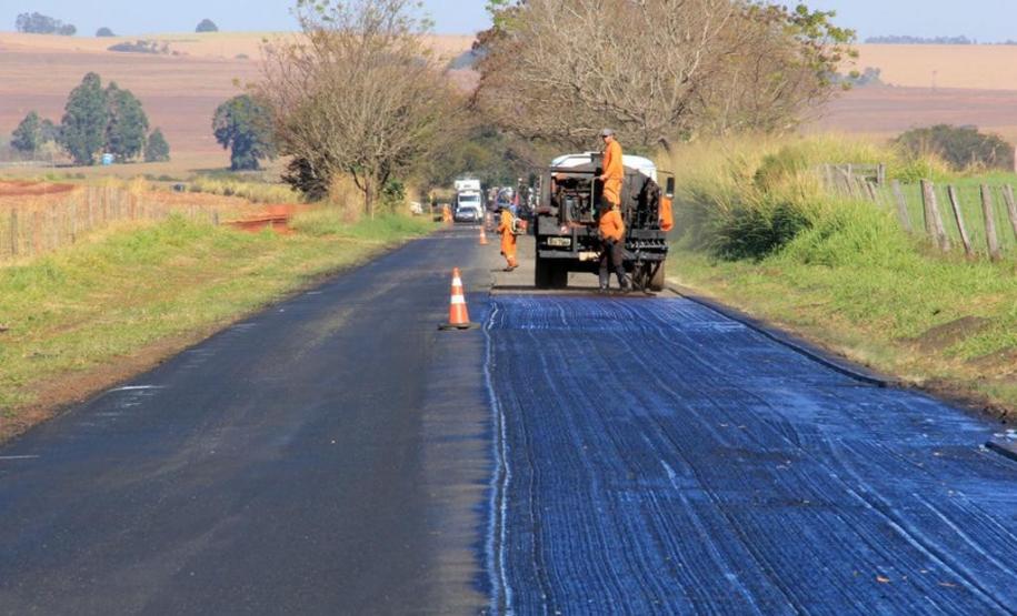 O valor total dos financiamentos liberados para as cidades paranaenses é de R$ 111,6 milhões em 2017, todos via Fomento Paraná, instituição de crédito de economia mista, que tem o estado como controlador. A atuação do órgão é tida como um dos motivos por trás do grande número de financiamentos, diz Renato de Motta Andrade, coordenador-geral de Operações de Crédito de Estados e Municípios do Tesouro Nacional.