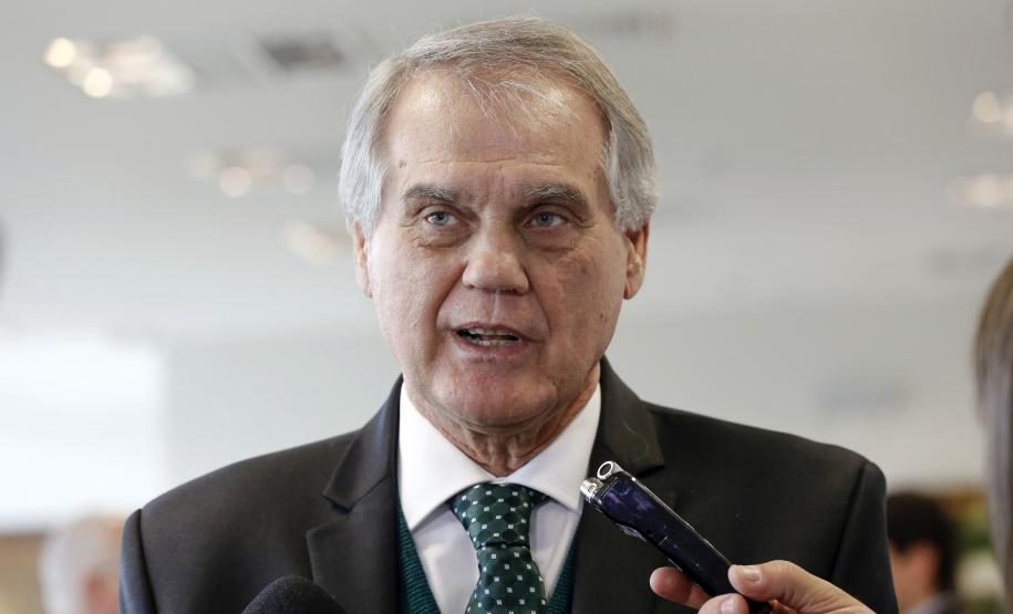 Governador recebe nova diretoria da Fomento Paraná O presidente da instituição, Vilson Ribeiro de Andrade, e diretores executivos apresentaram as linhas de trabalho. Será dado prosseguimento às políticas de apoio aos municípios e às micro, pequenas e médias empresas.