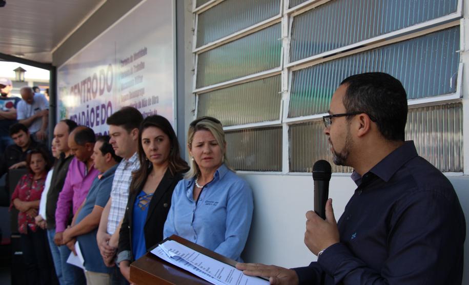 Bituruna abre Centro do Cidadão e do Empreendedor, que reúne diversos serviços voltados ao desenvolvimento A Prefeitura de Bituruna inaugurou o Centro do Cidadão e do Empreendedor. O novo espaço reúne diversos serviços oferecidos pela Agência do Trabalhador, Sala do Empreendedor e Secretaria de Indústria e Comércio para facilitar o atendimento do cidadão.