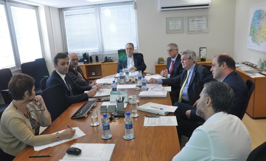 Banco Central aprova novos conselheiros da Fomento Paraná O Banco Central do Brasil informou nesta segunda-feira, 25, que foram aprovados os nomes dos novos membros do Conselho de Administração (CAD) e do Conselho Fiscal da Fomento Paraná. Eles terão mandato até a assembleia Geral Ordinária de 2019. Os novos conselheiros foram empossados nesta terça-feira, 26, na primeira reunião do novo CAD.