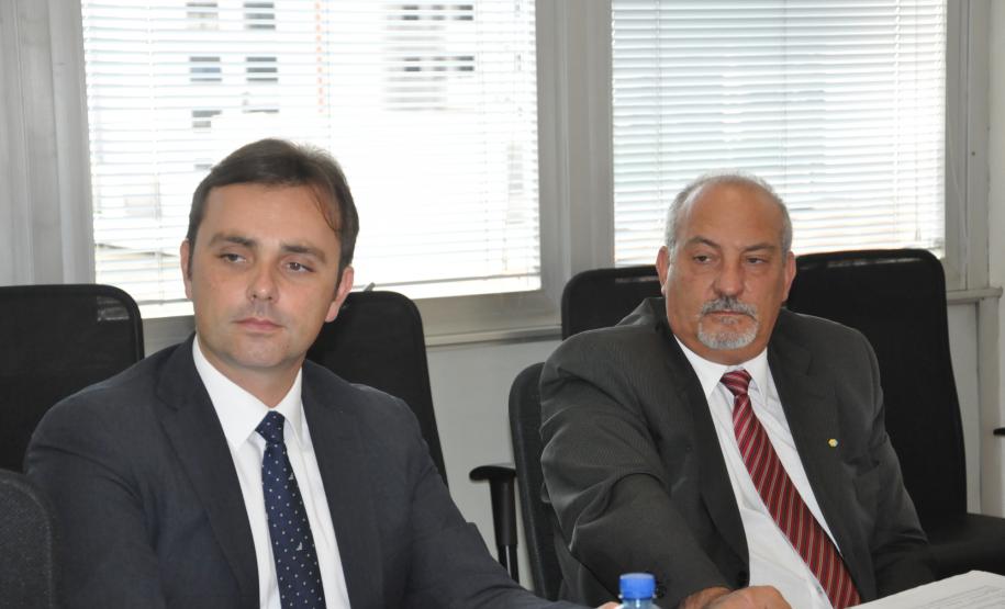 Banco Central aprova novos conselheiros da Fomento Paraná O Banco Central do Brasil informou nesta segunda-feira, 25, que foram aprovados os nomes dos novos membros do Conselho de Administração (CAD) e do Conselho Fiscal da Fomento Paraná. Eles terão mandato até a assembleia Geral Ordinária de 2019. Os novos conselheiros foram empossados nesta terça-feira, 26, na primeira reunião do novo CAD.
Na imagem, os conselheiros Wellington Dalmaz e Elias Gandour Thomé.