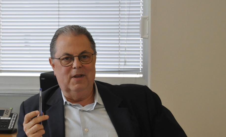 Banco Central aprova novos conselheiros da Fomento Paraná O Banco Central do Brasil informou nesta segunda-feira, 25, que foram aprovados os nomes dos novos membros do Conselho de Administração (CAD) e do Conselho Fiscal da Fomento Paraná. Eles terão mandato até a assembleia Geral Ordinária de 2019. Os novos conselheiros foram empossados nesta terça-feira, 26, na primeira reunião do novo CAD.
Na imagem, Fernando Xavier Ferreira, o novo presidente do CAD da Fomento Paraná.