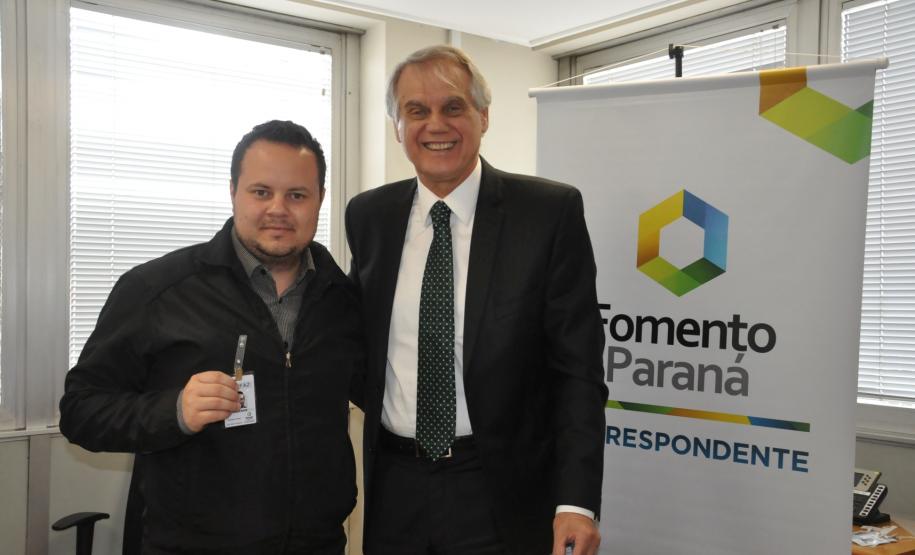 Fomento Paraná dá início a operações com Correspondentes em associações comerciais. Na imagem, assinatura do convênio com a Acinfaz.