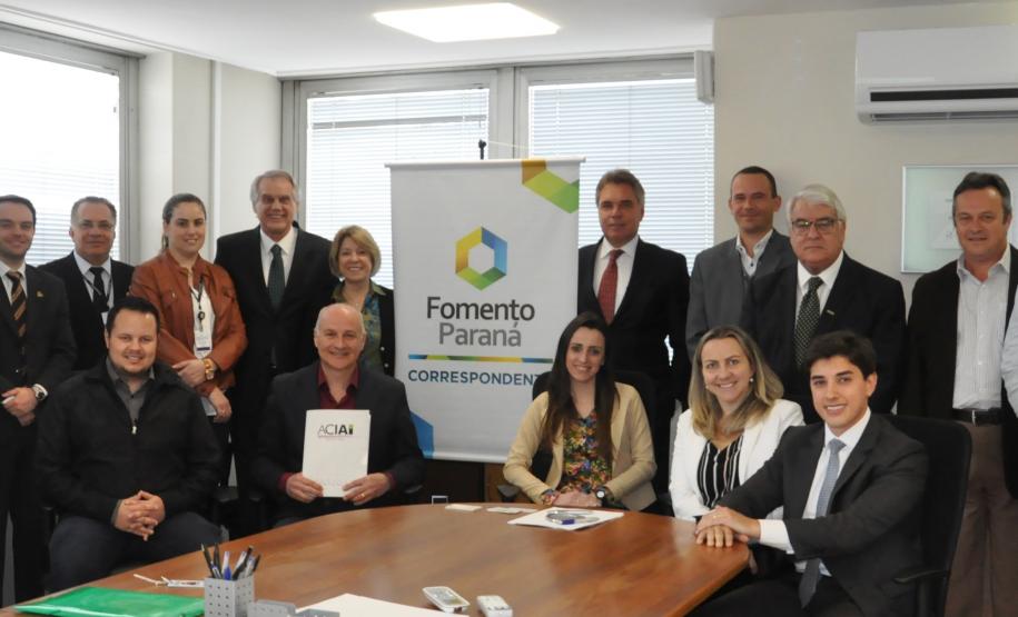 Fomento Paraná dá início a operações com Correspondentes em associações comerciais.