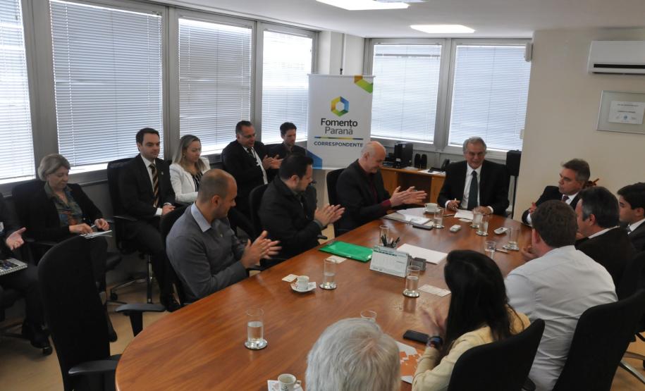 Fomento Paraná dá início a operações com Correspondentes e, associações comerciais