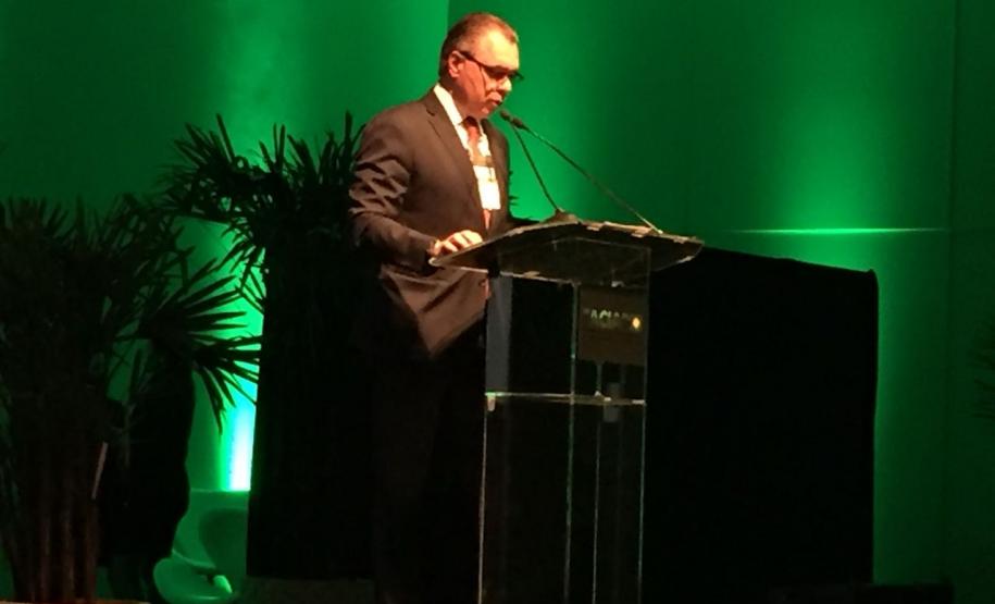 Evento está sendo realizado em Foz do Iguaçu (18 a 20 de outubro) e é organizado pela Federação das Associações Comerciais e Empresariais do Paraná (FACIAP) e pela Confederação das Associações Comerciais e Empresariais do Brasil (CACB). O diretor de Mercado da Fomento Paraná, Luiz Malucelli Neto, participou de um painel de debates no evento, nesta quinta, 19.