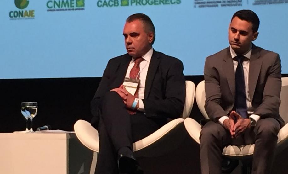 Evento está sendo realizado em Foz do Iguaçu (18 a 20 de outubro) e é organizado pela Federação das Associações Comerciais e Empresariais do Paraná (FACIAP) e pela Confederação das Associações Comerciais e Empresariais do Brasil (CACB). O diretor de Mercado da Fomento Paraná, Luiz Malucelli Neto, participou de um painel de debates no evento, nesta quinta, 19.