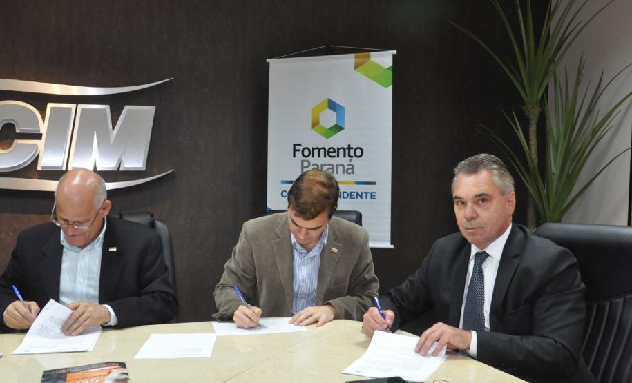 A Instituição financeira do Governo do Estado formalizou parceria para a Associação Comercial de Maringá operar como Correspondente Fomento Paraná no financiamento de projetos de empresas de micro, pequeno e médio porte, em valores a partir de R$ 20 mil até R$ 1,5 milhão