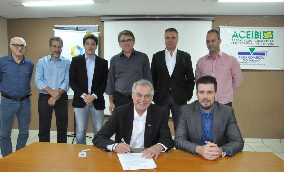 A Instituição financeira do Governo do Estado e a Associação Comercial e Empresarial de Ibiporã formalizaram parceria para a ACEIBI operar como Correspondente em financiamentos de projetos de empresas de micro, pequeno e médio porte, em valores a partir de R$ 20 mil até R$ 1,5 milhão
