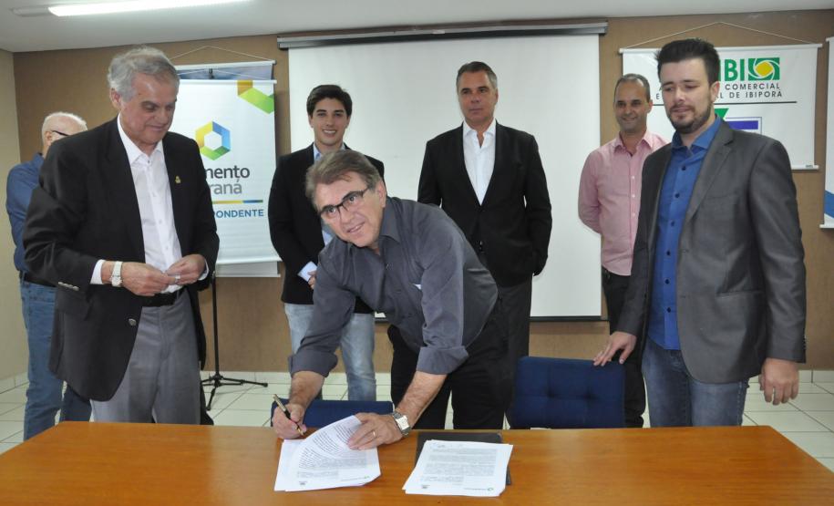 A Instituição financeira do Governo do Estado e a Associação Comercial e Empresarial de Ibiporã formalizaram parceria para a ACEIBI operar como Correspondente em financiamentos de projetos de empresas de micro, pequeno e médio porte, em valores a partir de R$ 20 mil até R$ 1,5 milhão