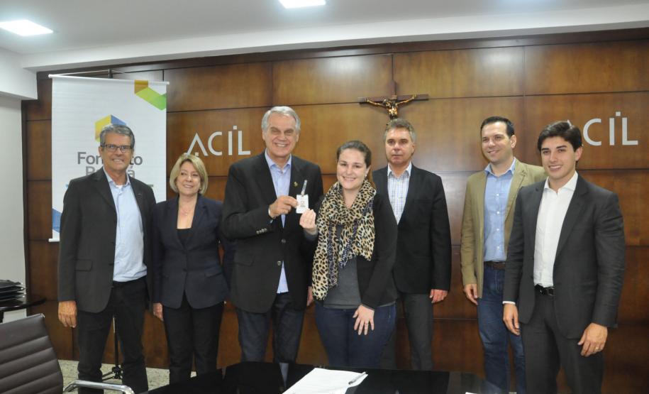 Instituição financeira do Governo do Estado assinou contratos com as associações comerciais de Londrina, Maringá e Ibiporã. Parceria facilita a contratação de financiamentos de R$ 20 mil a R$ 1,5 milhão para micro e pequenas empresas na região.