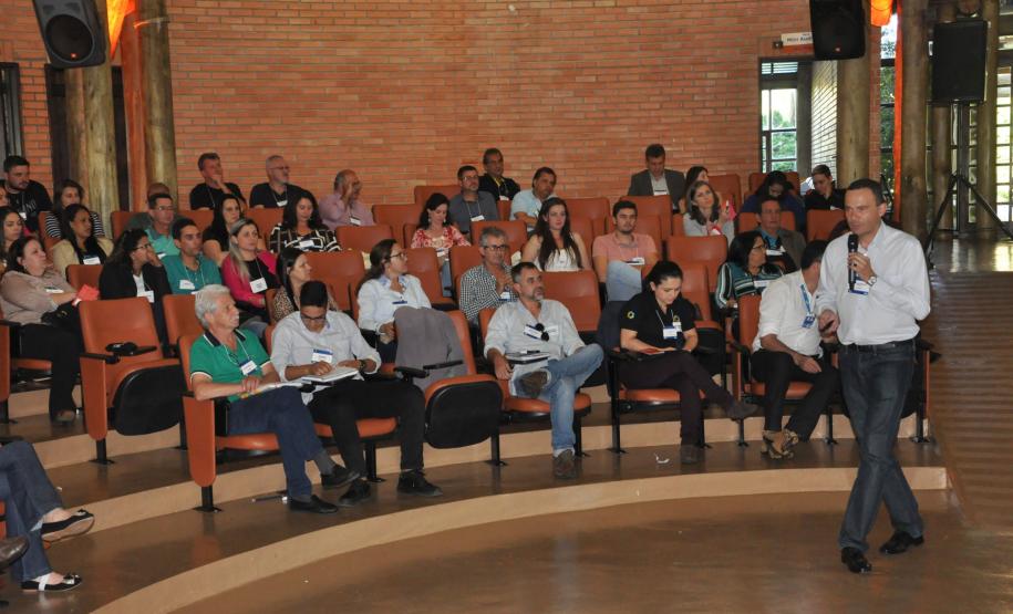 Fomento Paraná apresenta linha Microcrédito Fácil Linha de microcrédito da instituição financeira estadual foi adaptada para simplificar e tornar mais rápido e fácil o processo de concessão do crédito. O gerente de Mercado da instituição, Richer de Matos, fala sobre as mudanças.