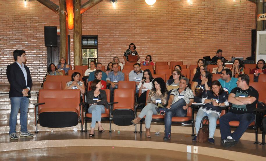 Fomento Paraná apresenta linha Microcrédito Fácil Linha de microcrédito da instituição financeira estadual foi adaptada para simplificar e tornar mais rápido e fácil o processo de concessão do crédito. Apresentação aconteceu durante o Encontro de Estadual de Agentes de Crédito e Desenvolvimento, em Faxinal do Céu.