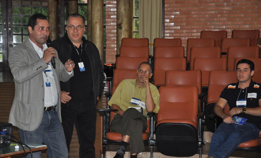 Fomento Paraná apresenta linha Microcrédito Fácil Linha de microcrédito da instituição financeira estadual foi adaptada para simplificar e tornar mais rápido e fácil o processo de concessão do crédito. Técnicos esclarecem dúvidas dos agentes sobre as mudanças na linha de microcrédito.