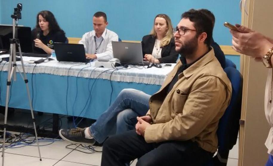 Webcast com correspondentes e agentes de crédito A Fomento Paraná realizou dois encontros virtuais via transmissão webcast com correspondentes e agentes de crédito nesta terça-feira, 7/12. A transmissão foi realizada a partir das instalações da Celepar, que preparou uma sala de bate-papo e os equipamentos para transmissão em vídeo para todo o estado.