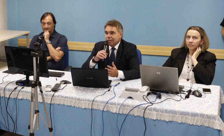 O diretor de Mercado, Luis Malucelli Neto, na abertura do webcast com agentes de crédito, nas instalações da Celepar.